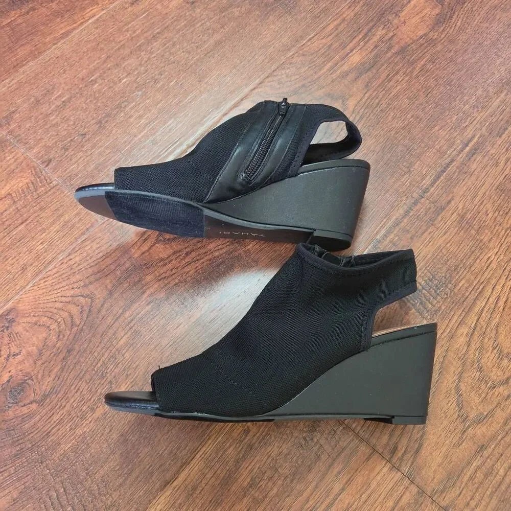 NWOT Tahari Sindi Wedges